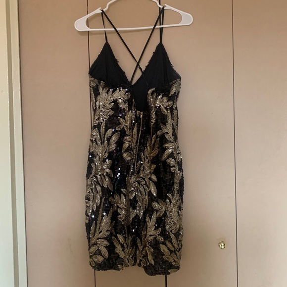 Curve Hugging Sequin Dress - Picture 6 of 7